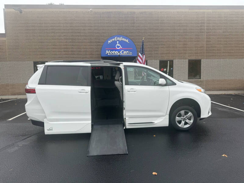 Used 2020 Toyota Sienna LE with VIN 5TDKZ3DC4LS059168 for sale in Hudson, NH