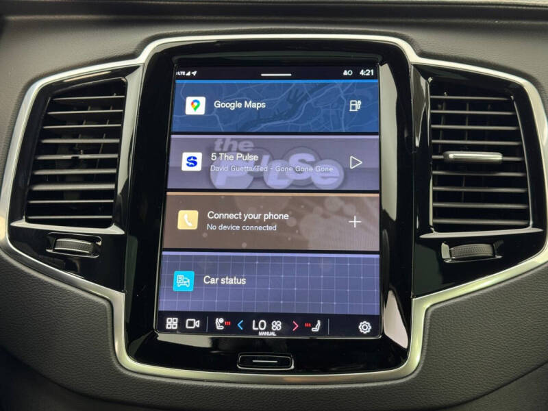 2023 Volvo XC90 Recharge T8 Ultimate Dark Theme