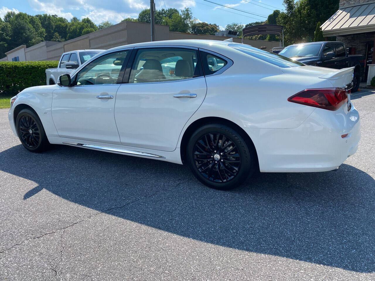 2015 INFINITI Q70L for sale at Driven Pre-Owned in Lenoir, NC