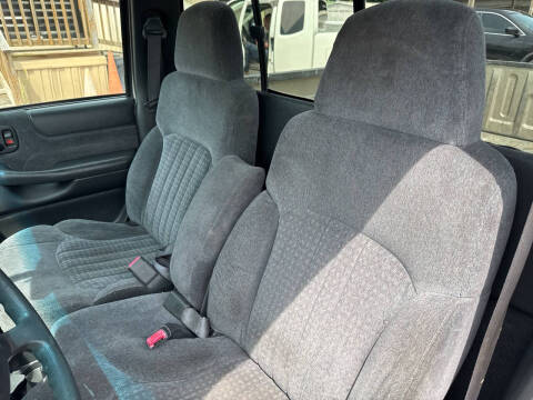 2000 Chevrolet S-10 LS