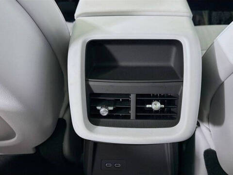 2024 Cadillac LYRIQ Luxury 1