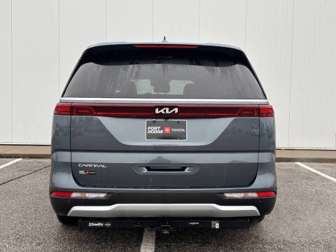 2024 Kia Carnival EX