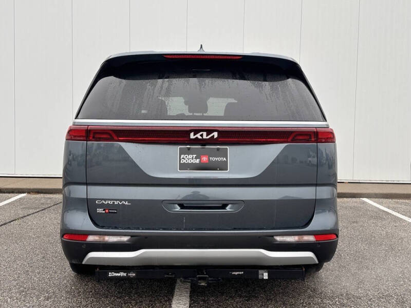 2024 Kia Carnival EX