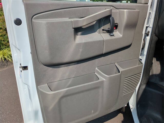 2025 Chevrolet Express 3500