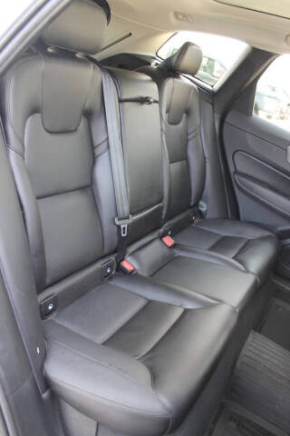 2024 Volvo XC60 B5 Core Dark Theme