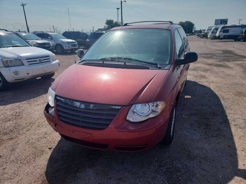 2006 Chrysler Town & Country LX's photo