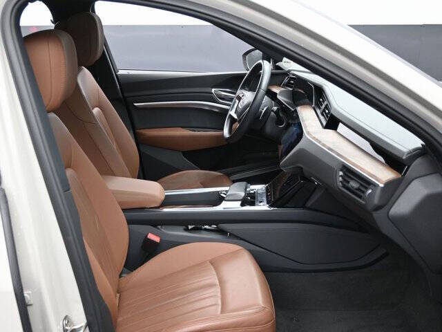 2019 Audi e-tron quattro Premium Plus