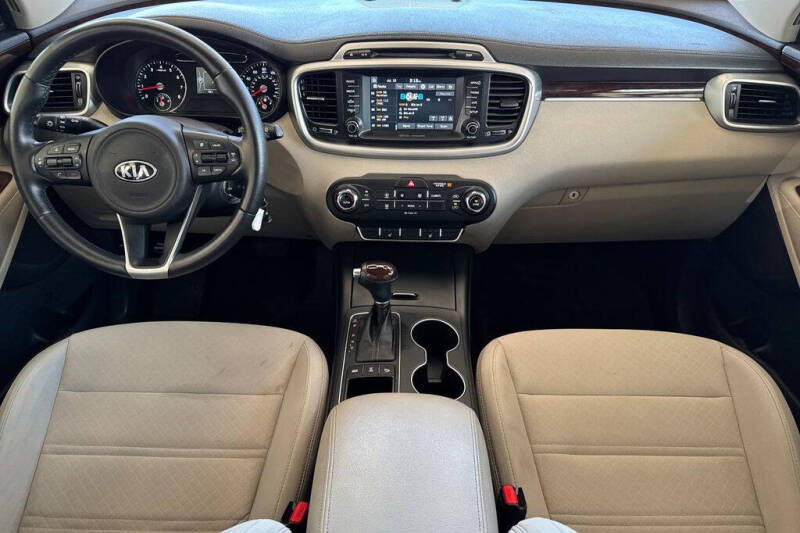 2017 Kia Sorento LX