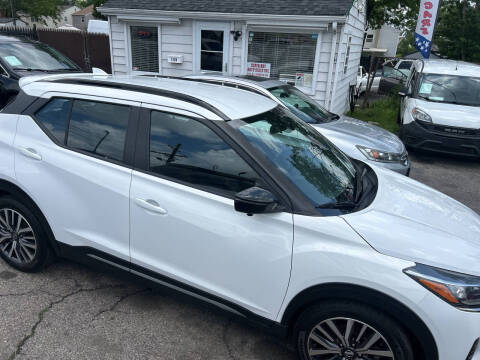 2021 Nissan Kicks SR