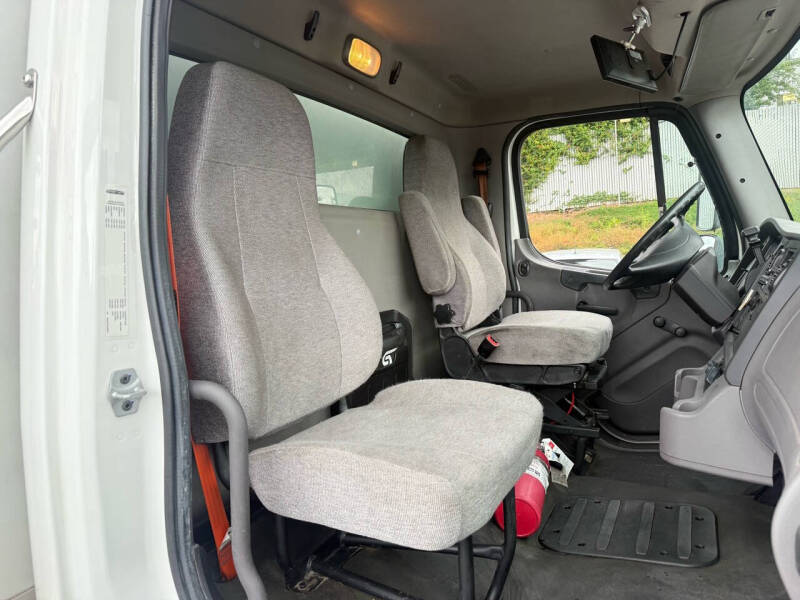 2018 Freightliner M2 106
