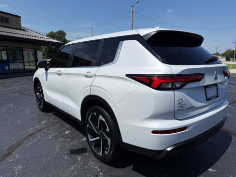 2022 Mitsubishi Outlander ES