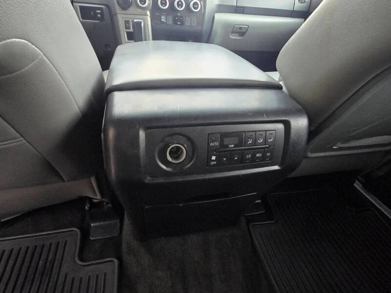 2013 Toyota Sequoia SR5