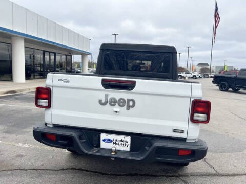 2022 Jeep Gladiator Overland