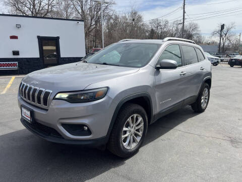 2019 Jeep Cherokee for sale at Triangle Auto Sales in Omaha NE