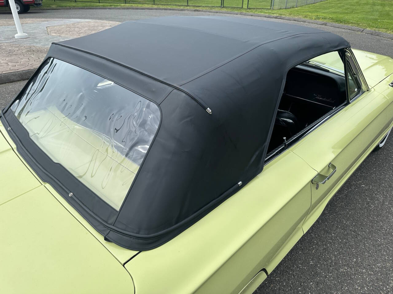 1966 Ford Thunderbird 21