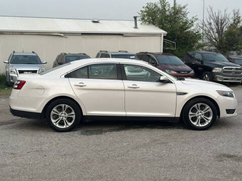 2017 Ford Taurus SEL