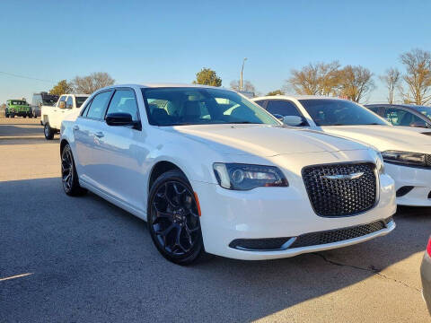 2019 Chrysler 300 for sale at Breeden Pre-Owned in Van Buren AR