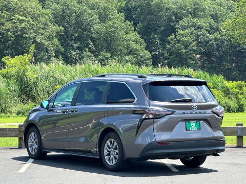 2024 Toyota Sienna LE 8-Passenger