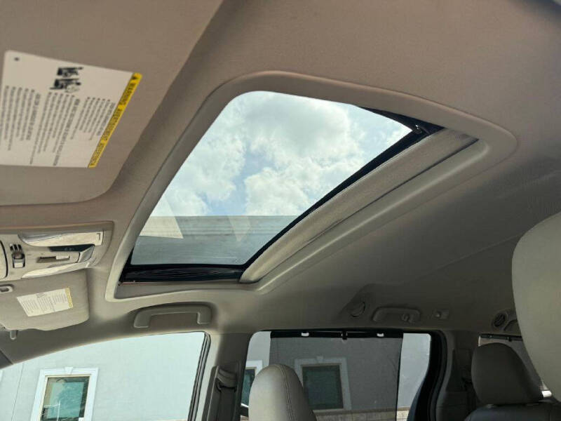 2017 Toyota Sienna XLE 8-Passenger