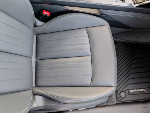 2021 Audi e-tron quattro Premium