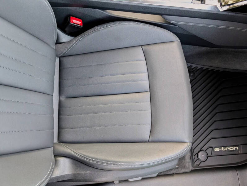 2021 Audi e-tron quattro Premium