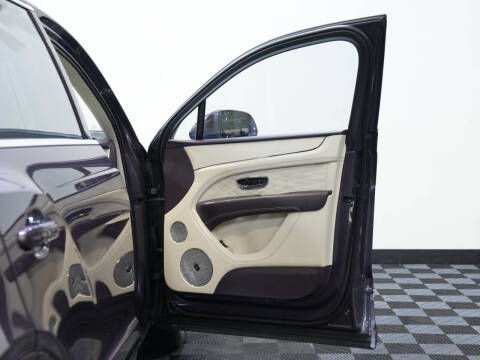 2023 Bentley Bentayga EWB