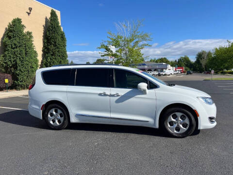 2017 Chrysler Pacifica Touring-L Plus