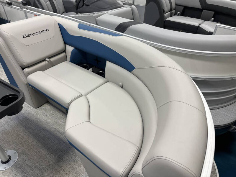 2025 Berkshire 24 UL LE 2.75