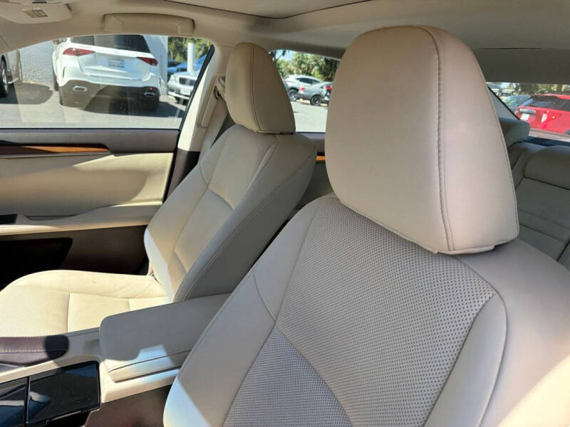 2017 Lexus ES 300h
