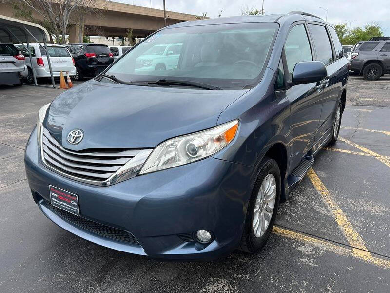 2016 Toyota Sienna XLE 8-Passenger