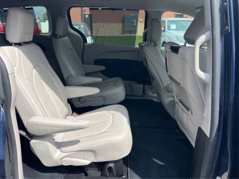 2017 Chrysler Pacifica Touring-L Plus