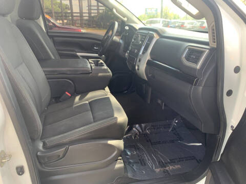 2017 Nissan Titan SV
