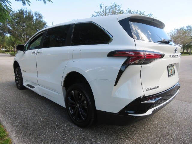 2023 Toyota Sienna XSE 7-Passenger