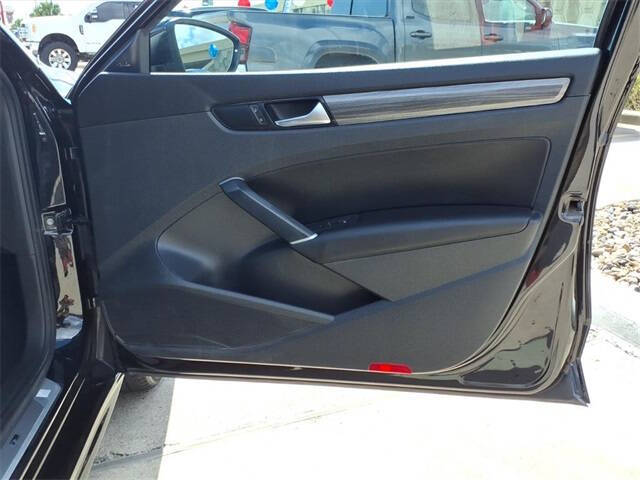 2022 Volkswagen Passat R-Line