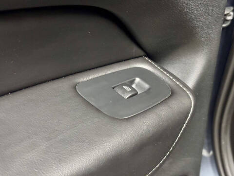2023 Volvo XC60 B5 Ultimate Dark Theme