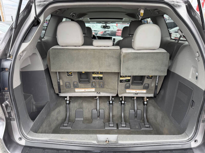 2016 Toyota Sienna XLE Premium 7-Passenger