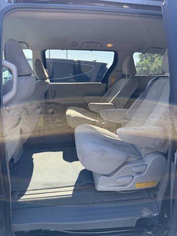 2014 Toyota Sienna LE 8-Passenger