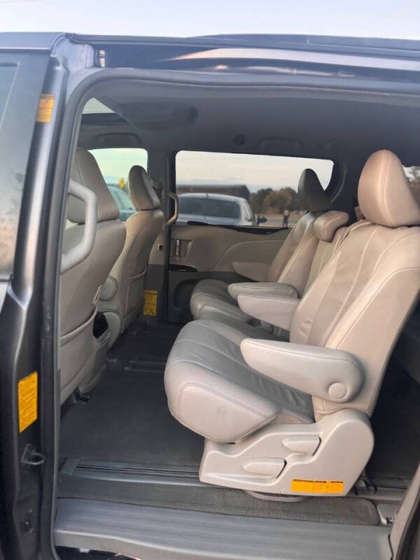 2013 Toyota Sienna XLE 8-Passenger