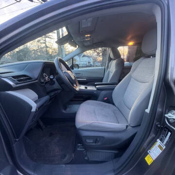 2022 Toyota Sienna LE 8-Passenger