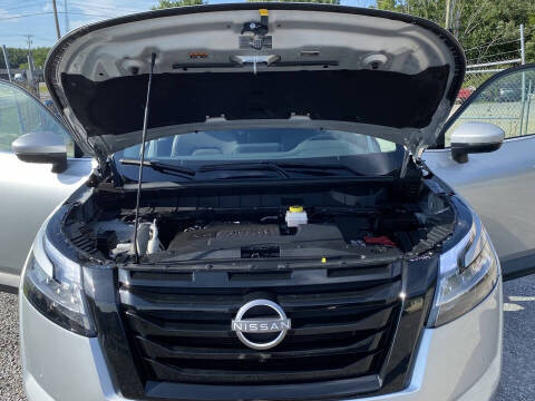 2024 Nissan Pathfinder SL