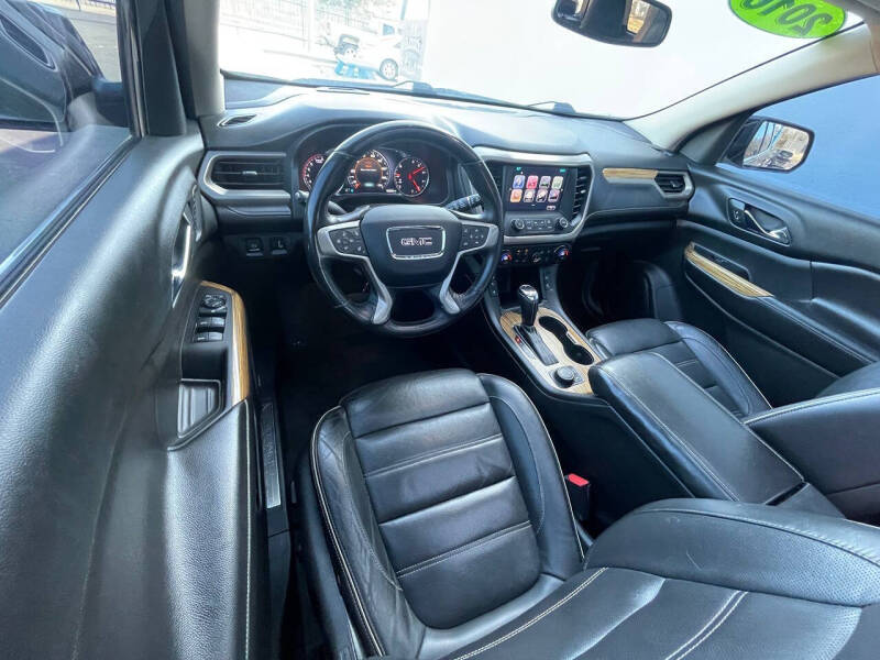 2017 GMC Acadia Denali