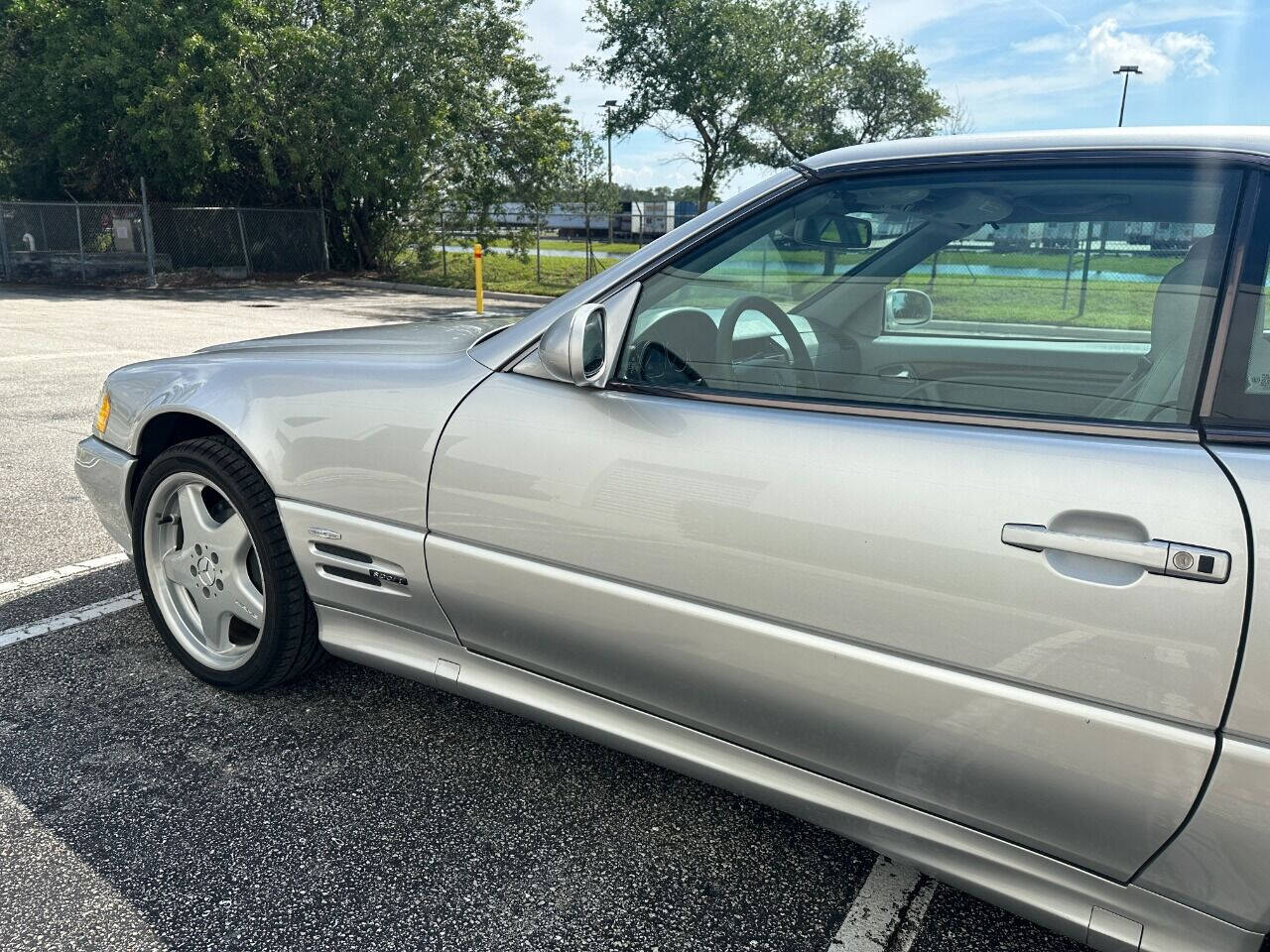 2000 Mercedes-Benz SL-Class  - $15,900