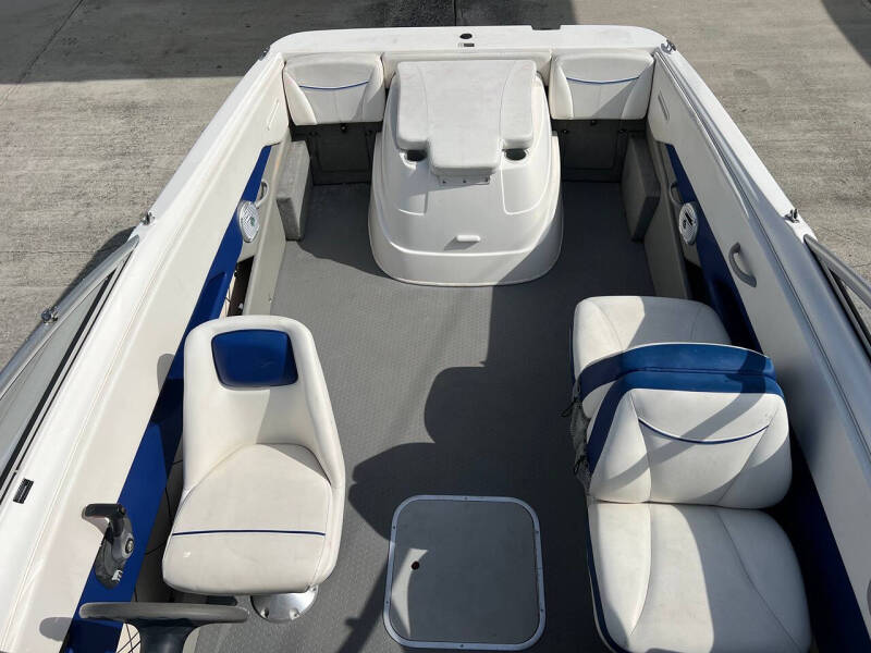 2008 Bayliner 210 Discovery