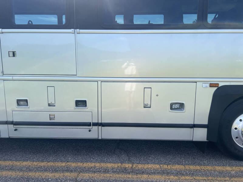 2004 Motor Coach Industries D4500