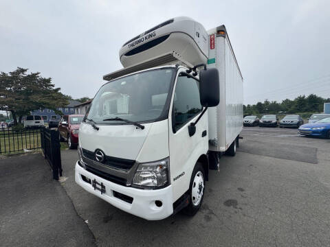 2017 Hino 195