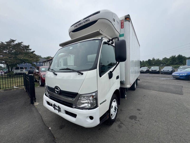 2017 Hino 195