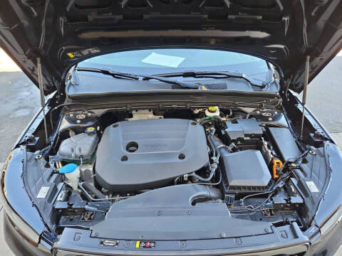 2024 Volvo XC40 B5 Plus Dark Theme