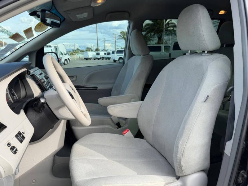 2014 Toyota Sienna L 7-Passenger