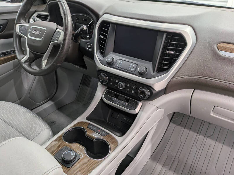2022 GMC Acadia SLE