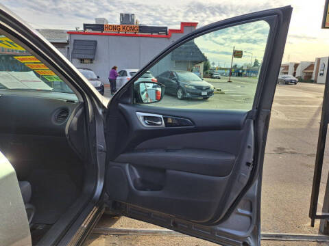 2017 Nissan Pathfinder S